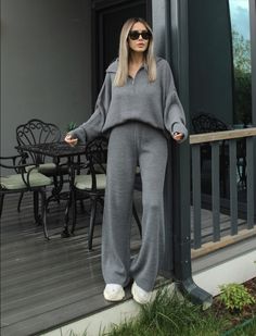 Grey Pullover Outfit, Hijab Wear, Pullovers Outfit, Best Wedding Guest Dresses, Diy Clothes Videos, Honeymoon Outfits, Outfits Petite, Zip Collar, Stylish Work Outfits