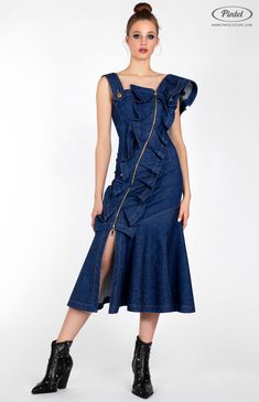 Dresses Design, Fashion Design Patterns, Denim Midi Dress, Denim Ideas, Trendy Denim, Fashion Designing, Fitted Midi Dress, فستان سهرة, Denim Trends