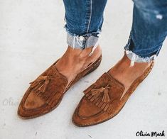 Olivia Mark - Classic Pointed-Toe Suede Loafers with Low Square Heel and Tassel Detail Fringe Shoes, Backless Loafers, Tokyo Street Fashion, Studded Loafers, Tassel Shoes, Square Toe Sandals, Suede Tassel, Brown Shoes