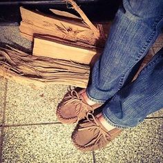 Just in time for #fallfashion. As you start pulling your jeans back from hiding… Moccasin Slippers, Native American Style, Native American Fashion, American Style, Suede Leather