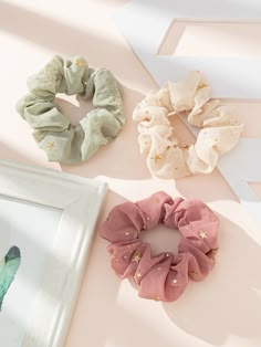 Girly Accessories Shein, Aesthetic Scrunchies, Scrunchies Aesthetic, Cute Scrunchies, Pola Macrame, Preppy Accessories, Soft Accessories, Scrunchie Ponytail, Cute Hair Accessories