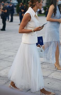 Elegant Lifestyle, Looks Street Style, Looks Chic, Celebrity Look, Dresses To Wear To A Wedding, Mode Inspiration, Spring Summer Outfits, White White, Outfits Casuales