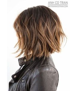 Textured Bob with Highlights - Short Haircuts for Thick Hair Shaggy Bob Haircut, Brunette Bob, Wavy Bob Haircuts, Messy Bob Hairstyles, Thick Hair Cuts, 2015 Hairstyles, Choppy Hair, Penteado Cabelo Curto, Short Hairstyle