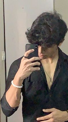 Aesthetic Selfie Poses Men, Selfie Pose For Men, Mirror Selfie Poses For Men, Mirror Selfie Men Instagram, Aesthetic Boy Mirror Selfie, Male Selfie Ideas, Mirror Selfie For Boys