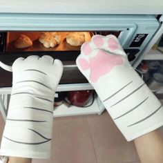 Cat Paws Heat Resistant Oven Mitts protect your hands from heat up to 500°F. Crafted with a double oven glove design for improved insulation, these oven mitts offer enhanced safety and superior comfort when handling hot items in the kitchen. Durable and useful, these mitts provide reliable protection in any cooking situation. PAWSOME!! Baking Gloves, Whimsical Kitchen, Happy At Work, Cooking Gloves, Chat Kawaii, Bbq Gloves, Super Cute Cats, Kitchen Gloves, Heat Resistant Gloves