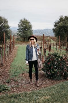 Spring Country Outfits, Vineyard Photoshoot, Cali Outfits, Wine Country Outfit, Wine Tour Outfit, Napa Outfit, Winery Outfit Summer, Trail Outfits, Vineyard Outfit