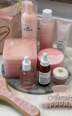 @arminarshe on ig Aesthetic Moisturizer, Pink Skincare, Priming Moisturizer, Pink Skin, روتين العناية بالبشرة, Body Skin Care Routine, Skin Care Essentials