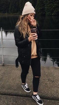 27 cold weather outfits for school #teenoutfit #winteroutfit Cold Weather Outfits For School, Sweatshirt Outfit Winter, How To Wear Vans, Beanie Outfit, Winter Outfits For School, Jeans Outfit Winter, Cute Outfits For School, Outfit Jeans