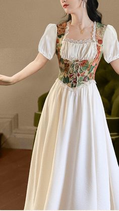 Cottage style jacquard corset with flower painting over white dress. Vintage Dresses Corset, Corset Dresses Vintage Aesthetic, Corset Outfit Victorian, Vintage Outfits With Corset, Victorian Period Dress, Cottage Core Dress Aesthetic Vintage, Vintage Corset Dress 18th Century, Cotage Dress, Vintage Dresses With Corset