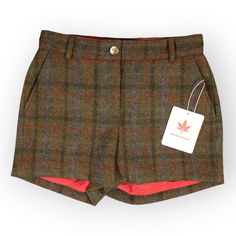 Boast Harris Tweed Shorts Size 4 Color Brown Green Blue Reddish-Orange Material 100% Wool Wash Instructions Dry Clean Made In Portugal New With Tags Gold Tone Leaf Logo Button - Zipper Fly - 2 Front Slant/Slash Pockets - 2 Back Jetted/Welt Pockets (Still Sewn Shut) - Fully Lined In Red Satin Polyester - Limited Edition Deadstock Total Length 14" Waist 14.75" Across Inseam 3.75" Rise 10" Ships Same Day Or Next Business Morning American Heritage Tennis Brand Boast Tennis Racket Sports Sporting The Wool Shorts, Tweed Shorts, Orange Material, Reddish Orange, Leaf Logo, Wool Wash, Harris Tweed, American Heritage, Red Satin