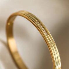 Simple and stylish stainless steel open bracelet, decorated with zircon decoration to add an extra touch of beauty. Wear a bracelet to add matching accessories to your beauty. Simple Gold Bangle, Plain Gold Bangles, Gold Bangles Indian, Gold Jewels Design, Open Bracelet, Zircon Bracelet, Gold Bangles For Women, Gold Jewellry, Modern Gold Jewelry