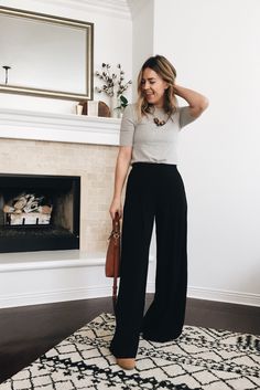 Black Wide Leg Trousers Outfit, Trousers Outfit Work, Black Wide Leg Pants Outfit, Wide Leg Pant Outfit, Wide Pants Outfit, Wide Leg Trousers Outfit, Work Outfits Frauen, Black Pants Outfit, Wide Leg Pants Outfit