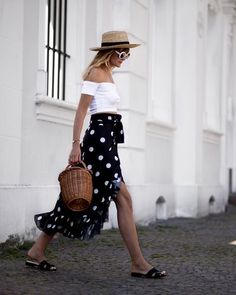 Summer is definitely staying in France, and oh it feels sooo good.Still into polka dots, but this will probably never stop aha. Straw hat : H&M Off shoulder crop top : Missguided Polka dots wrap skirt : NA-KD Black flat sandals : Sacha shoes Straw cute mom outfits | casual mom outfits | mom fashion | mom style Black Flat Sandals, Flowy Style, Night Summer, Fashion Blogger Outfit, Vacay Outfits, Summer Work, Off Shoulder Crop Top