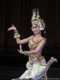 cambodia Apsara Khmer, Cambodia Culture, Cambodian Art, Angkor Wat Temple, Khmer Empire, Traditional Dance, Angkor Wat