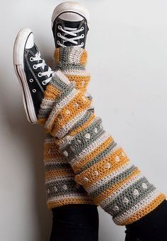 Cool Crochet Patterns, Socks Crochet, Sock Designs, Glove Pattern, Fun Clothing, Gloves Pattern, Gloves Design, Fun Socks