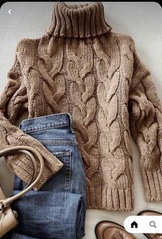 Hiking Hairstyles, Stylish Outfits For Women Over 50, Clothes For Women Over 50, Hiking Quotes, Moda Jeans, Stil Elegant, Mode Casual, 60 Fashion