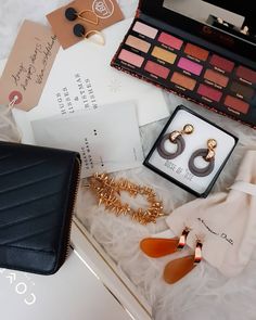 GWA's Rose Metals Eyeshadow Palette features in beauty blogger amyvictoriabaldwin's "Christmas Gift Guide for her 2018" post, available to buy on girlswithattitude.co.uk Paris Perfume, Fragrances For Women, Eyeshadow Palettes, Cruelty Free Makeup, Christmas Gift Guide, New Fragrances, Free Makeup, Beauty Product