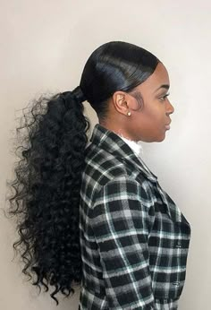 With these extensions, you can achieve any style you dream of, from classic ponytail hair extensionss to soft waves. #blackhairstyles #blackhair #protectivestyles #naturalhair #ponytailhairextensions #hair #blackgirlmagic #naturalhairstyles #hairstyles Low Ponytail Hairstyles, Black Ponytail, Elegant Ponytail, Sleek Ponytail Hairstyles, Bubble Ponytail