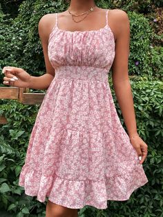 Floral Print Cami Dress #boho #BohoChic #fresh #pomonaandpeach #fashion #NewArrivals #popular Vacation Dress Outfits, Bohemian Dress Casual, Casual Party Dresses, Off Shoulder Fashion, Outfit Jeans, High Waist Dress, Vacation Dresses, Bohemian Dress, Cami Dress