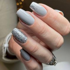 Nails Gris, Grey Nails With Glitter, Neutral Winter Nails, Lexi Nails, Oval Shaped Nails, Gray Nails, Shellac Nails, Winter Nail Designs, Winter Nail