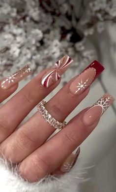 Winter Nails Gingerbread, Acrylic Nails Christian Design, French Tip Nail Designs Christmas, Chr Christmas Nails, Nail Inspo Trendy Christmas, Christmas Acrilycs Nails, Christmas/new Years Eve Nails, Gel X Winter Nails, Christmas Nail Acrylic Ideas