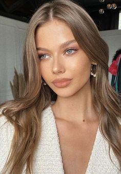 Rambut Brunette, Brown Hair Inspo, Dirty Blonde Hair, Dark Blonde Hair, Blonde Hair Inspiration, Light Hair Color, Dirty Blonde, Hair Inspiration Color, Bridal Hair And Makeup