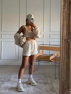 Ankle Socks Outfit, Ankle Length Socks, Looks Com Short, Casual Outfit Inspiration, Athleisure Outfits, Street Style Chic, The Trend