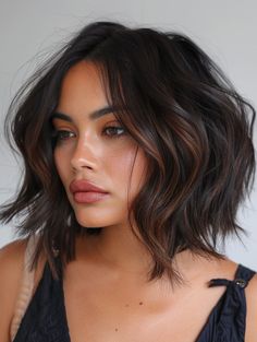 43 Stunning Hair Color Ideas for Brunettes: Summer Balayage Highlights to Transform Your Look Dip Dye Hair Brunette, Balayage Brunette Short, Hair Color Ideas For Brunettes Short, Dark Brunette Balayage, Shoulder Length Hair Cuts With Bangs, Hair Color For Brown Skin, Short Brunette Hair, Color Block Hair, Red Balayage Hair