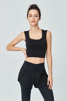 Color_Black Scoop Neck Crop Top With Built-in Bra, Versatile Sleeveless Crop Top With Built-in Bra, Versatile Sleeveless Crop Top With Seamless Construction, Versatile Sleeveless Seamless Crop Top, Versatile Seamless Sleeveless Crop Top, Athleisure Scoop Neck Crop Top With Built-in Bra, Athleisure Crop Top With Built-in Bra And Scoop Neck, Black Scoop Neck Crop Top With Built-in Bra, Stretch Crop Top With Built-in Bra And Wide Straps