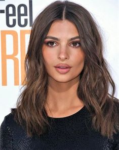 Celebrity Wedding Hair, Brunette Celebrities, Brunette Hair Cuts, Rich Brunette, Brown Hair Inspo, Brunette Hair With Highlights, Celebrity Hair Stylist, Balayage Brunette, Emily Ratajkowski