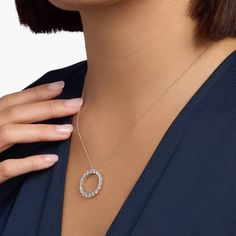 An eternal circle of lab-grown diamonds shimmer from this gracefully simple necklace featuring gleaming 14k white gold design that promises timeless luxury. Necklaces Blue, Diamond Circle Pendant, Pearl Jewelry Gift, Pearl Bracelet Gold, Platinum Rose Gold, Gold Rings Fashion, Timeless Luxury, Gold Pearl Necklace, Circle Diamond