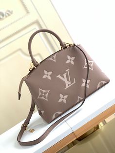 BRC Fashion Lu-Vi Bags - 12252 A+ Excellent Quality copies; Contact us if you've any questions in your mind. Beige Monogram Canvas Bag For Evening, Lv Bags, Trendy Tote, Jogger Jeans, Lv Bag, New Instagram, Satchel Bags, Louis Vuitton Bag, Contact Us