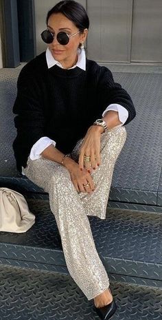 Sequins Pants Outfit, Mode Over 50, Mode Kimono, White Clothing, Sequin Pants, Mode Casual, Fashion Over 50