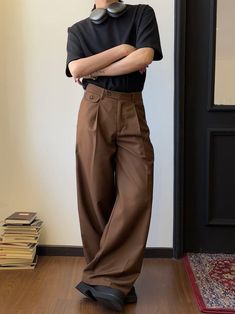 Pleated Trousers Outfit, Beige Trousers Outfit, Baggy Pants Outfit, Korean Pants, Pants Outfit Men, Trouser Outfit, Street Fashion Men Streetwear, Wide Leg Dress Pants, Brown Outfit