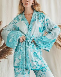 Feel the softness of summer with our Bohemian Breeze Modal Kimono! This sustainable style stunner boasts organic fabrics and a luxurious look that's perfect for sunny days. With an endless sunset color, you'll be radiating every day! Chic Long Sleeve Kimono For Loungewear, Casual Cotton Kimono For Loungewear, Elegant Long Sleeve Sleepwear For Vacation, Elegant Relaxed Fit Sleepwear For Spring, Relaxed Fit Long Sleeve Sleepwear For Summer, Chic Flowy Kimono For Loungewear, Summer Long Sleeve Kimono For Daywear, Long Sleeve Summer Kimono For Daywear, Oversized Chic Kimono For Loungewear