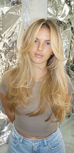 Long Hair With Butterfly Layers, Long Fringe With Layers, Long Blonde Hair Shag, Long Fringe Haircut Choppy Layers, Long Layers And Fringe, Choppy Layered Long Hair, Butterfly Haircut Blonde, Choppy Layers Long Hair, Choppy Layered Haircuts For Long Hair