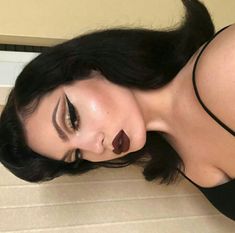 60s Bombshell Makeup, Chicana Lip Liner, Latina Alt Makeup, Dark Makeup Looks Aesthetic, Vintage Pinup Outfits, Pinup Makeup Looks, Mafia Wife Makeup, Mobwife Makeup, Mob Wife Aesthetic Makeup