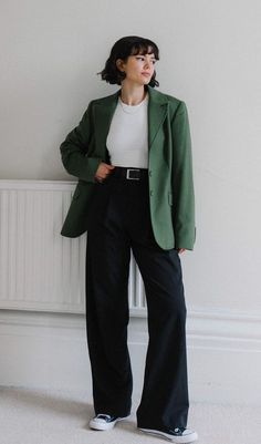 Black And Green Outfits For Women, Blazer For Women Casual, Office Outfits Blazer, Cool Outfits For Work, Green All Star Outfit, Outfit With Blazer For Women, Outfits Com Blazer, Business Casual With Blazer, Blazers Outfits For Women