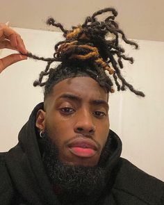 Dreads Man Bun, Dread Locks Men, Mens Twists, Mens Dreadlock Styles, Mens Hairstyles Curly, Dread Hairstyles For Men, Twists Hairstyles, Natural Hair Men, Mens Dreads