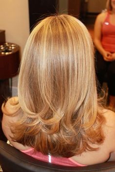 True Beige Blonde, Blonde Ginger Highlights, Strawberry Blonde Chunky Highlights, 90s Blonde Highlights, Ginger With Blonde Highlights, Ginger Hair With Blonde Highlights, Cherry Blonde, Blonde Dimension, Honey Brown Hair