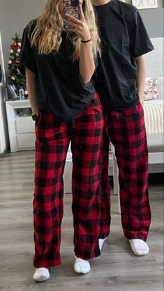 Couple Fits, Couple Pajamas, Matching Pjs, Cute Couple Outfits, Mens Pajamas Set, Cute Relationship Photos, Pajamas Comfy, Matching Couple Outfits, Cute Couples Photos