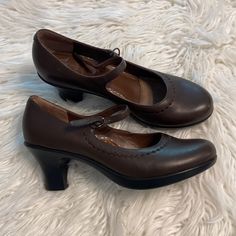 Dansko Shoes Size 41 Brown Color Bnwot Heel 3” Stable (H6) See All Photos Iridescent Shoes, Green Leather Sandals, Dansko Sandals, Patent Shoes, Swim Shoes, Leather Slide Sandals, Dansko Shoes, Leather Clogs, Clogs Shoes