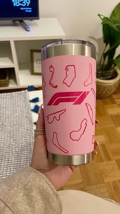 Vasito térmico #f1 #formula1 ✨🇲🇨 Formula One Gift Ideas, Gift Ideas For F1 Fans, F1 Related Gifts, Formula 1 Gift Ideas, F1 Room Decor, F1 Gift Ideas, Formula 1 Merch, F1 Merch, F1 Art