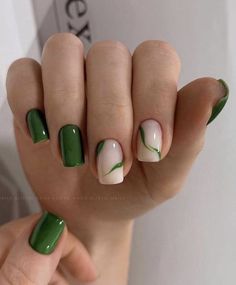 💚 Short Fake Nails, Stick On Nails, Short Acrylic Nails, Nail Arts, Square Nails, Green Nails