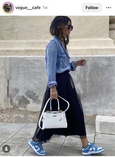 Long Skirt Outfit Ideas, Gonna Jeans, Long Skirt Outfit, Inspirational Outfits, Long Denim Shorts, Skirt Outfit Ideas, Winter Styling, Long Skirt Outfits