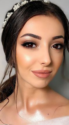 cute makeup looks, make up look, eye makeup look, smokey eye makeup, wedding makeup, prom makeup ideas, makeup ideas 2020 #makeuplooks #makeupideas2021 Black Smokey Eye Bridal Makeup, Wedding Makeup For Black Eyes, Natural Bride Makeup Brown Eyes, Bride Makeup Brown Eyes Brunettes, Makeup Ideas For Black Dress, Eyeshadow Placement, Bride Makeup Brown Eyes, Beautiful Makeup Ideas, Nude Lip Makeup