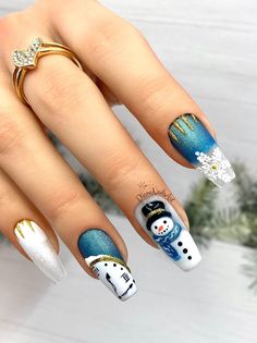 Custom Nails: https://www.etsy.com/your/shops/me/listing-editor/edit/1817933629 >See more from my store: https://dianenailsarts.etsy.com >Click for more similar designs:https://www.etsy.com/your/shops/me/tools/listings/section:46038346 Buy a Sizing Kit: https://www.etsy.com/your/shops/me/tools/listings/section:42836048 Each set Includes : 10 Nails piece set Nail adhesive Tabs Nail Glue  Mini nail buffer  Cuticle stick pusher  Alcohol Wipe Shape in Photo: Long Coffin /Glossy and Matte Finish All Nails New Years Eve, Nails New Years, Snowman Nail, Snowman Nails, Custom Nails, Winter Snowman, Nail Buffer, Nail Glue