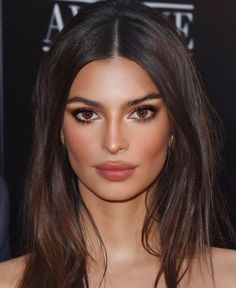 Emily Ratajkowski Makeup, Smokey Eyeshadow Looks, Best Makeup Brands, Natural Glam Makeup, Smokey Eyeshadow, Glam Makeup Look