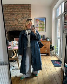 All these mirror pics and not once is the table behind me actually tidy 🫠💅 York Outfits, Nyc Winter, Winter Trip, New York Outfits, 2025 Fashion, Mirror Pics, Closet Space, Wardrobe Style, Cute Fits