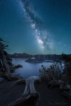 via https://www.jucktion.com/f/nature/milky-way-over-crater-lake-oregon-1200×1800/